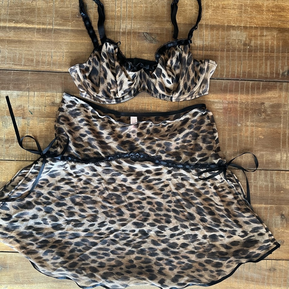 Victoria’s Secret sexy cheetah print set 36C